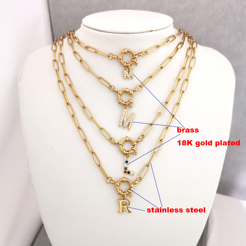 Collier avec pendentif lettre  - Event Z avis et prix