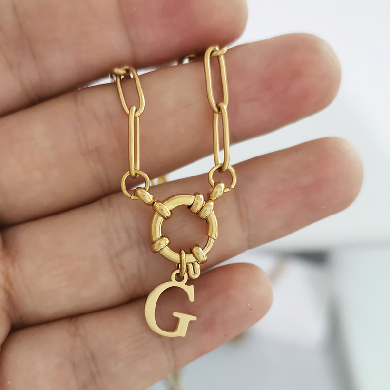 Collier avec pendentif lettre  - Event Z avis et prix